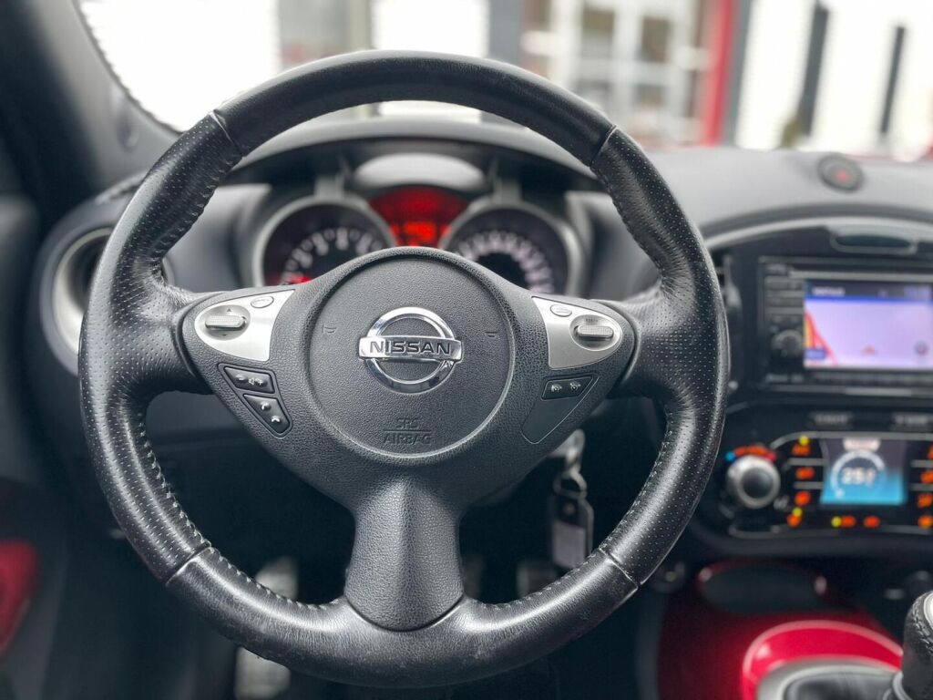 Nissan Juke 2011 Punainen