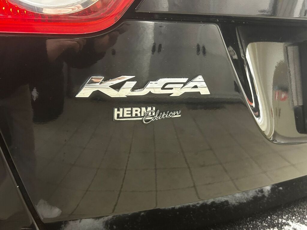 Ford Kuga 2011 Musta