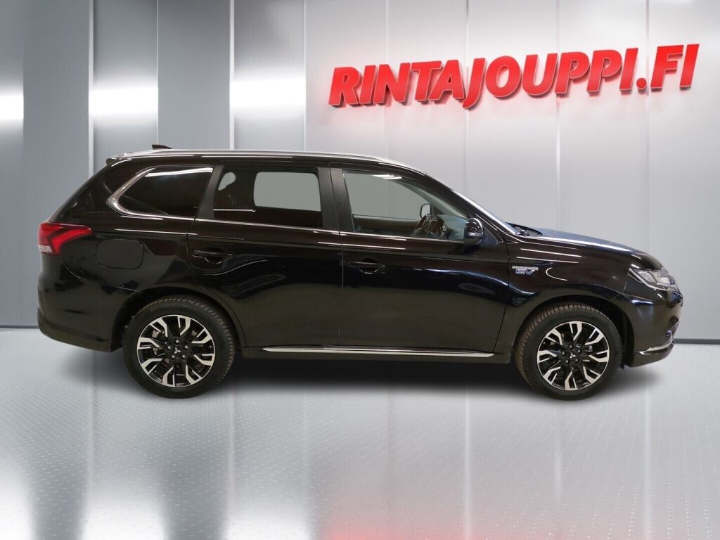 Mitsubishi Outlander PHEV 2016 Musta