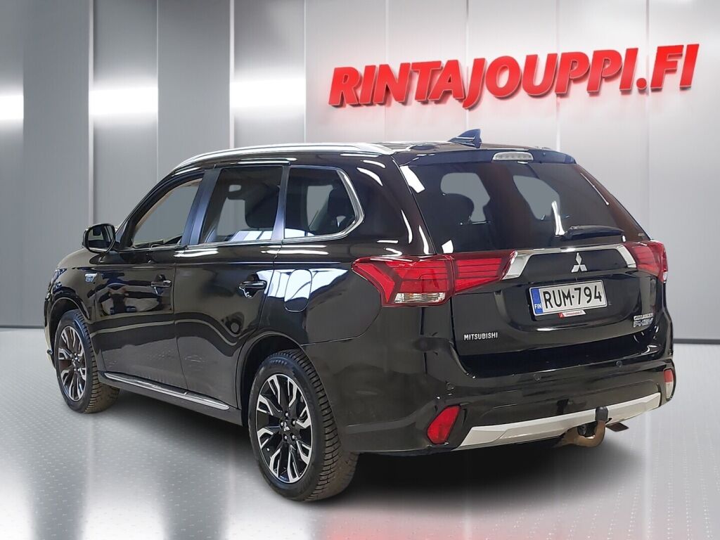 Mitsubishi Outlander PHEV 2016 Musta