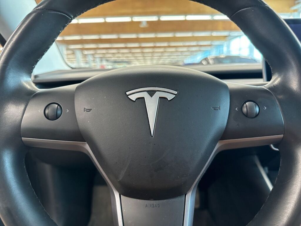 Tesla Model 3 2019 Harmaa