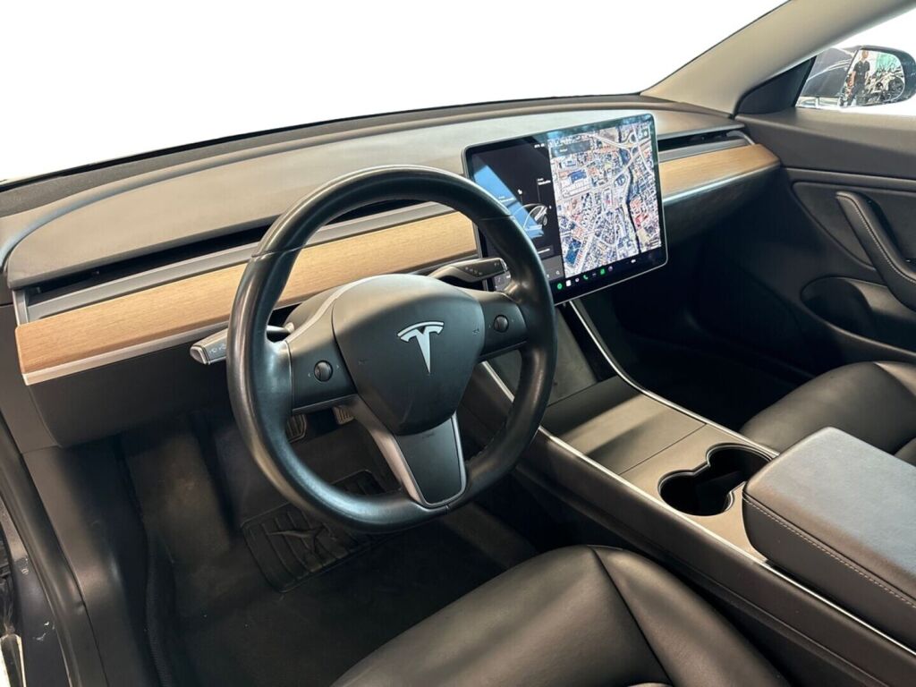 Tesla Model 3 2019 Harmaa