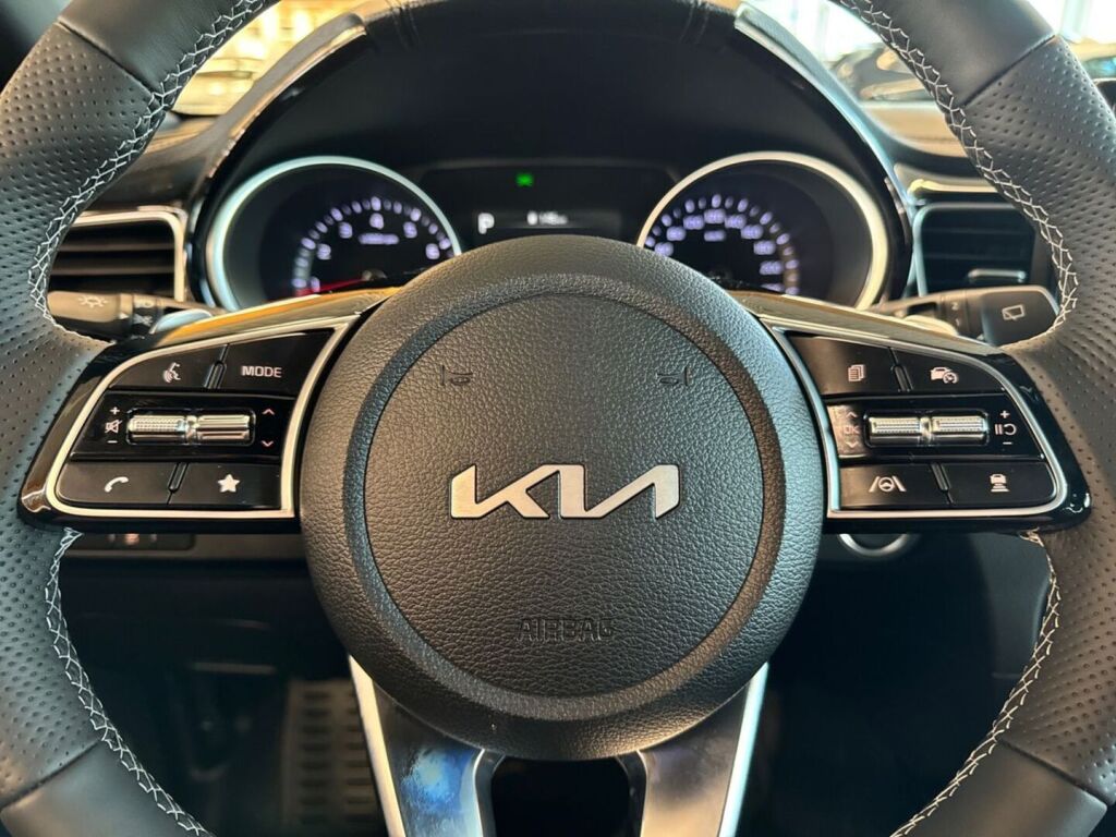 Kia ProCeed 2025 Musta