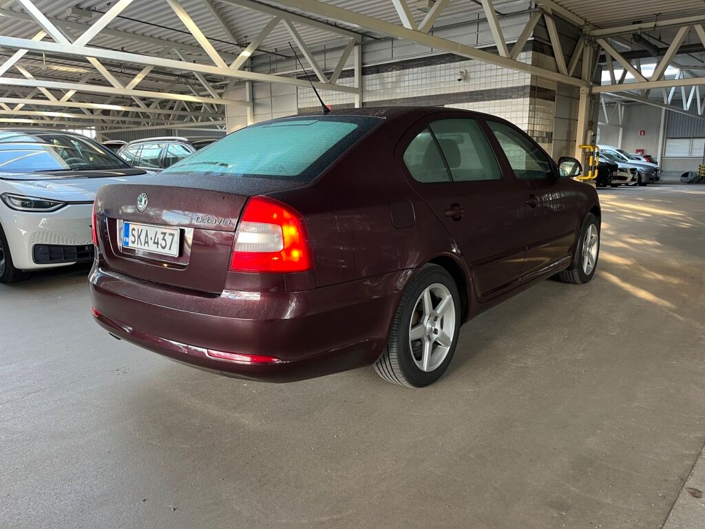 Skoda Octavia 2010 Punainen