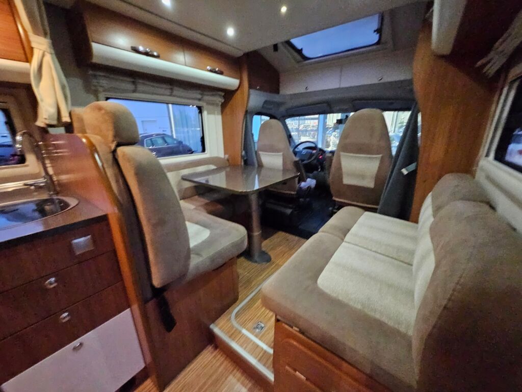 Adria MATRIX PLUS 680 SP 2011 Valkoinen