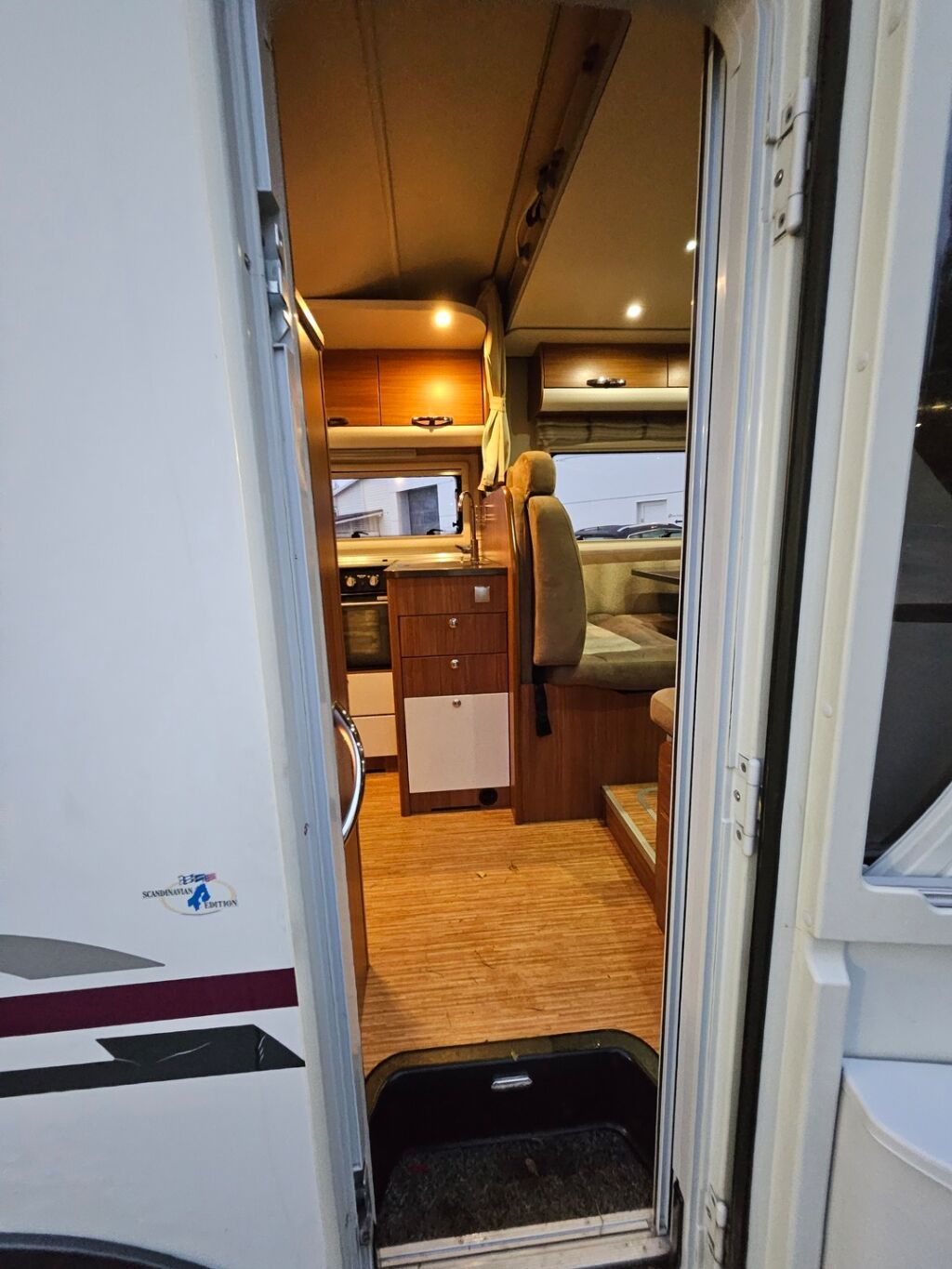 Adria MATRIX M 680 SP 2011 Valkoinen