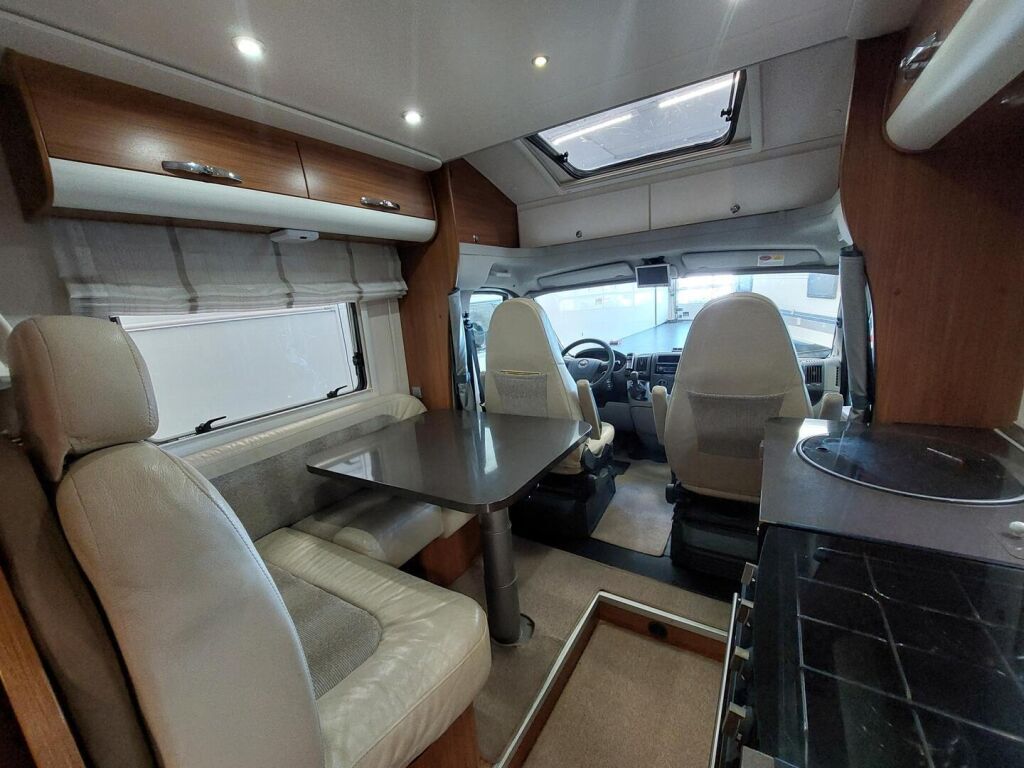 Adria Matrix M 670SC 2011 Valkoinen