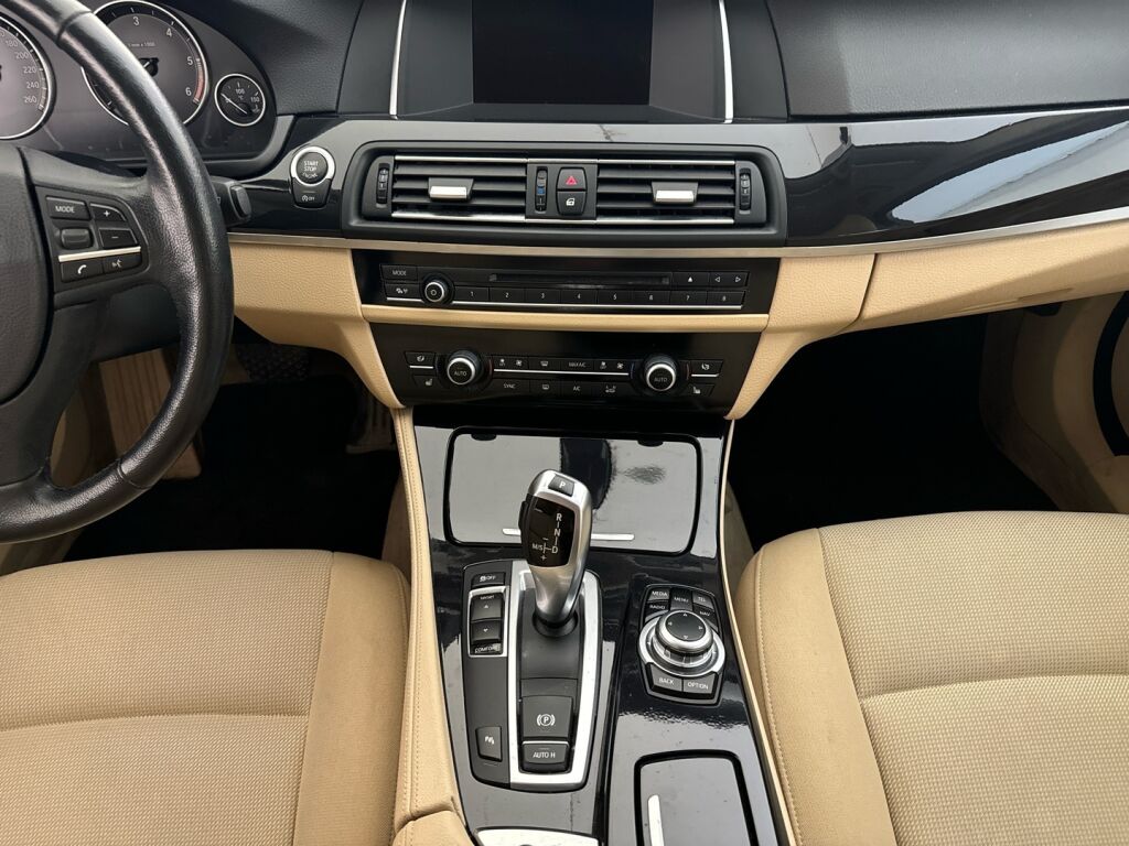 BMW 518 2015 Musta