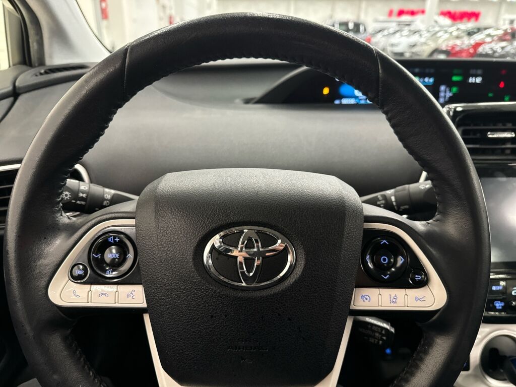 Toyota Prius Plug-in 2018 Valkoinen