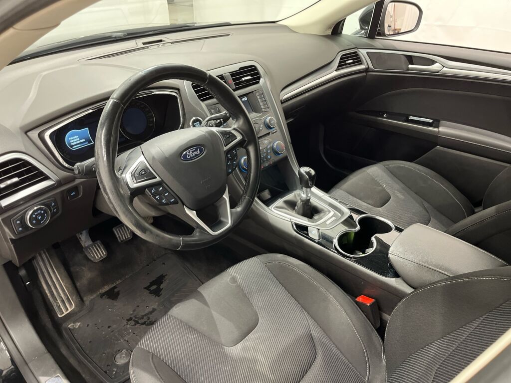 Ford Mondeo 2015 Musta