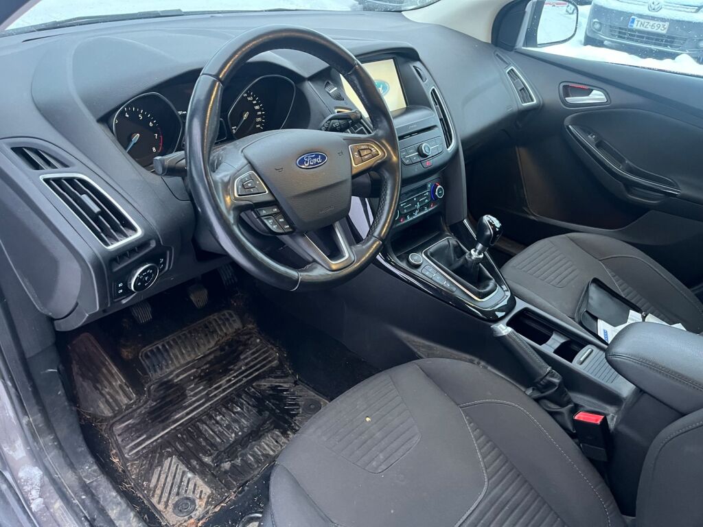 Ford Focus 2016 Ruskea (beige)