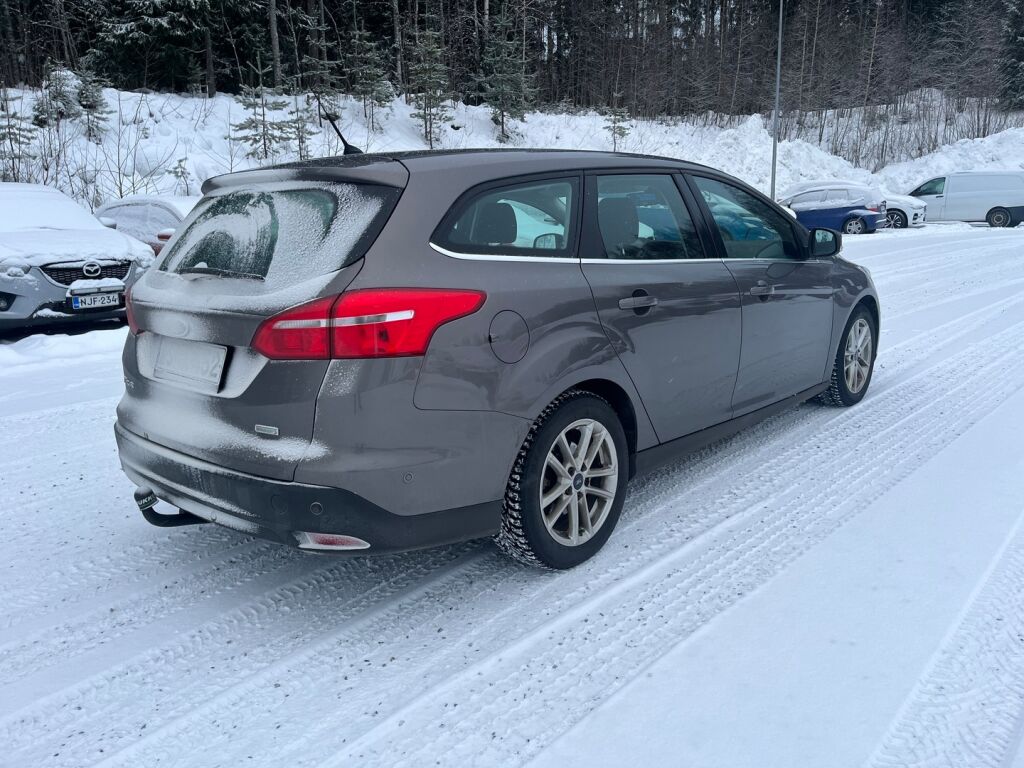 Ford Focus 2016 Ruskea (beige)