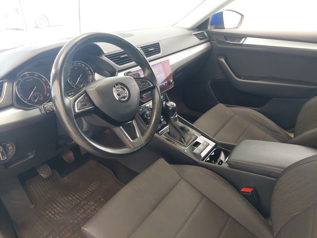 Skoda Superb 2018 Sininen