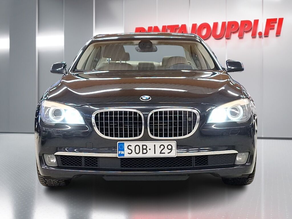 BMW 750 2010 Musta