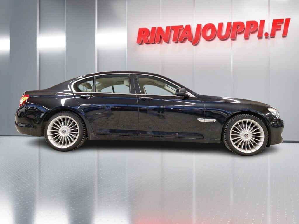 BMW 750 2010 Musta