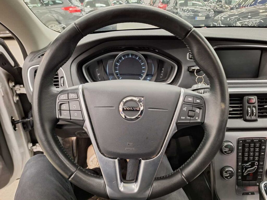 Volvo V40 2018 Valkoinen