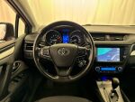 Toyota Avensis 2018 Punainen