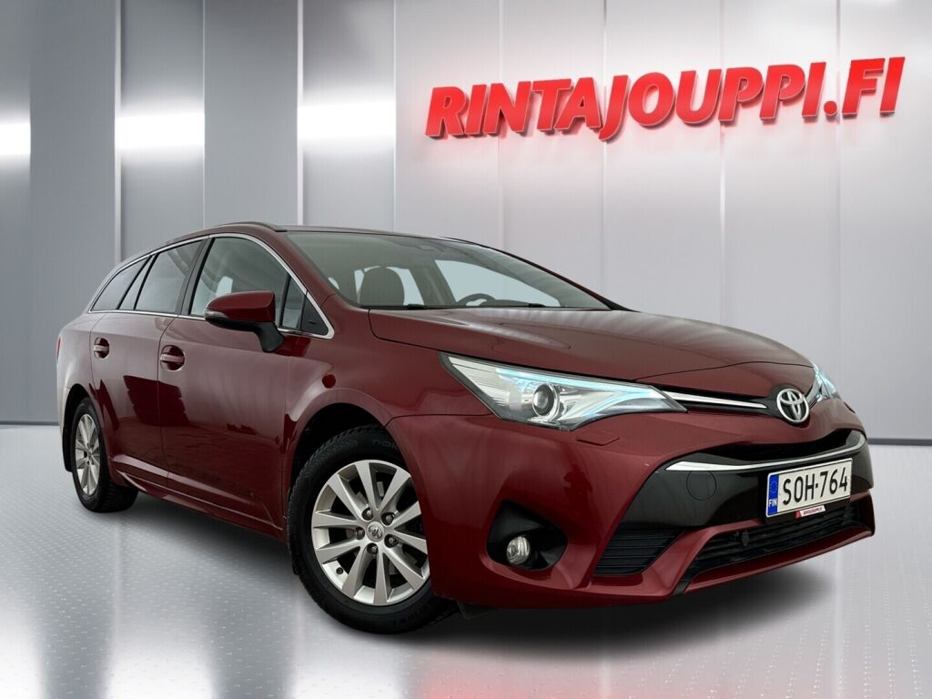 Toyota Avensis 2018 Punainen