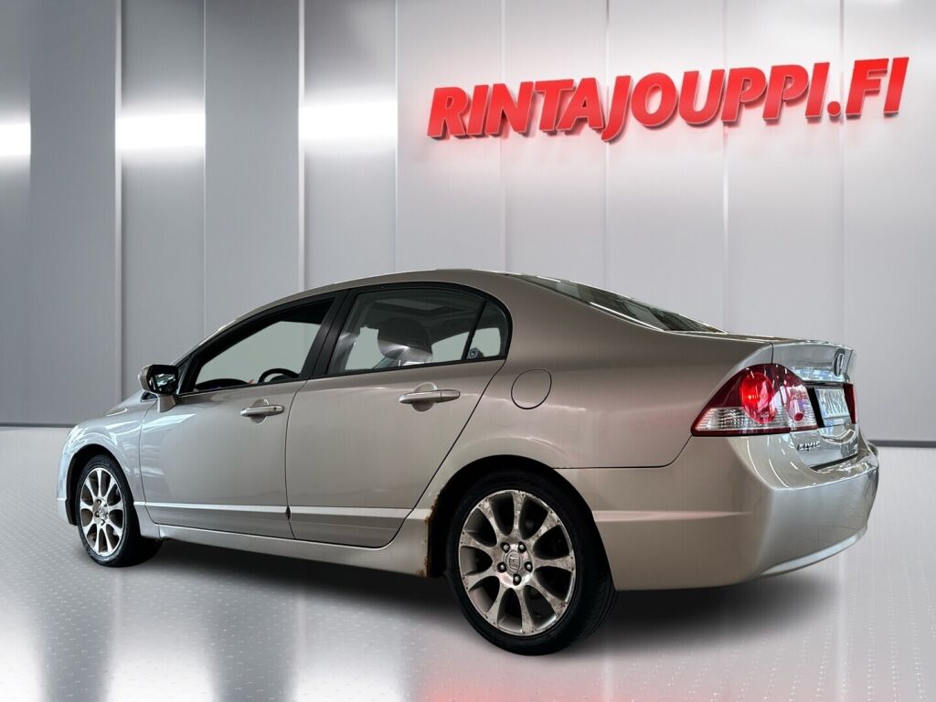 Honda Civic 2006 Ruskea (beige)