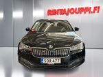 Skoda Superb 2022 Musta