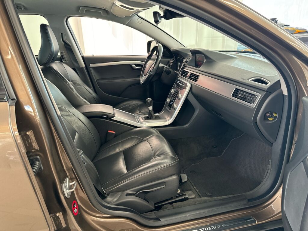 Volvo XC70 2015 Ruskea (beige)