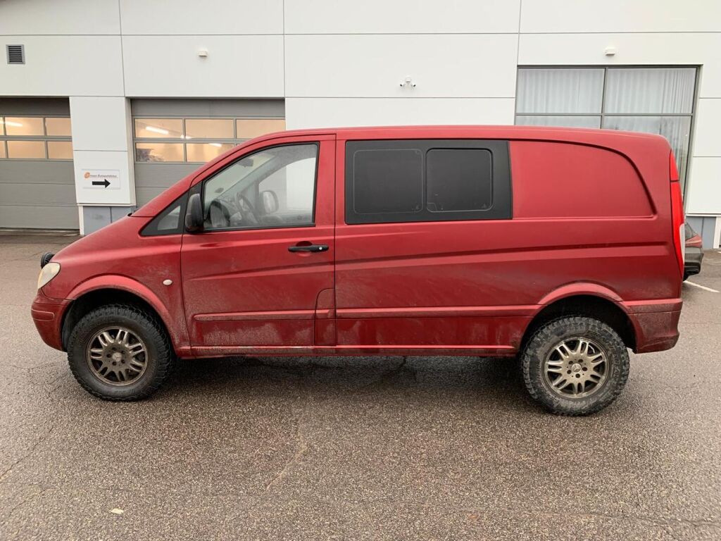 Mercedes-Benz Vito 2007 Punainen