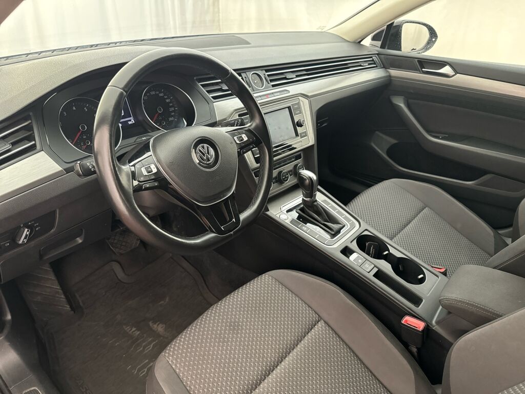 Volkswagen Passat 2018 Musta