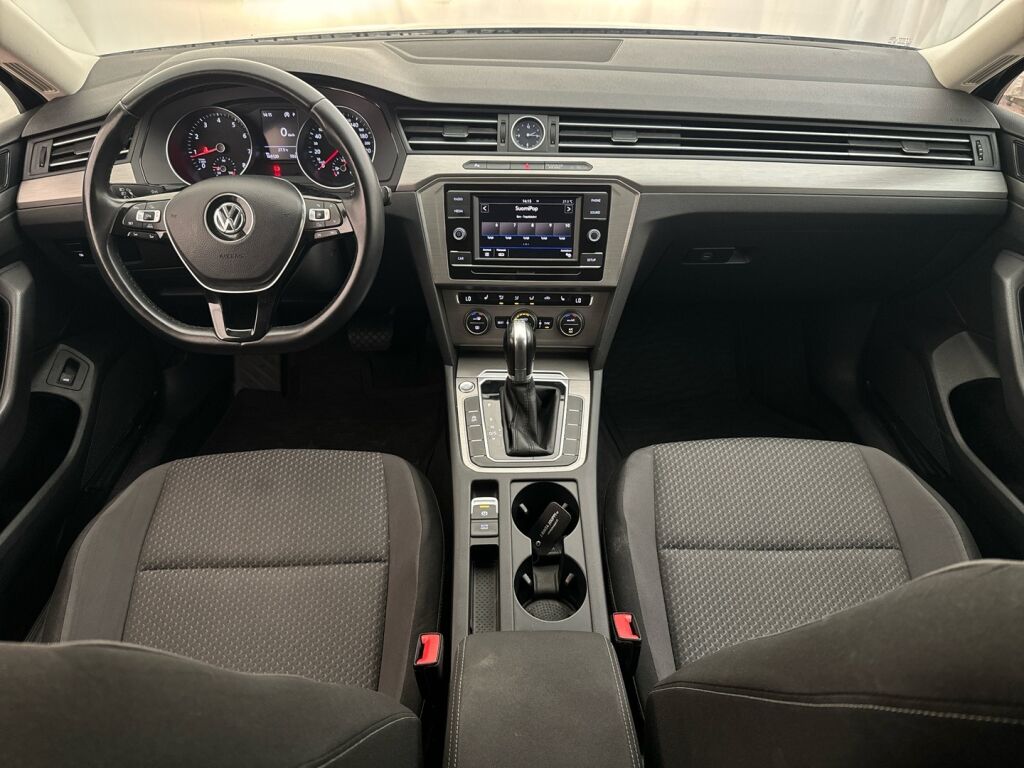 Volkswagen Passat 2018 Musta