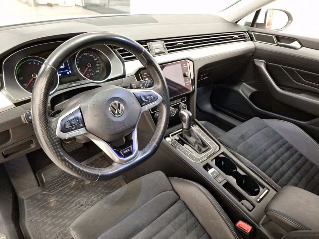 Volkswagen Passat 2019 Valkoinen