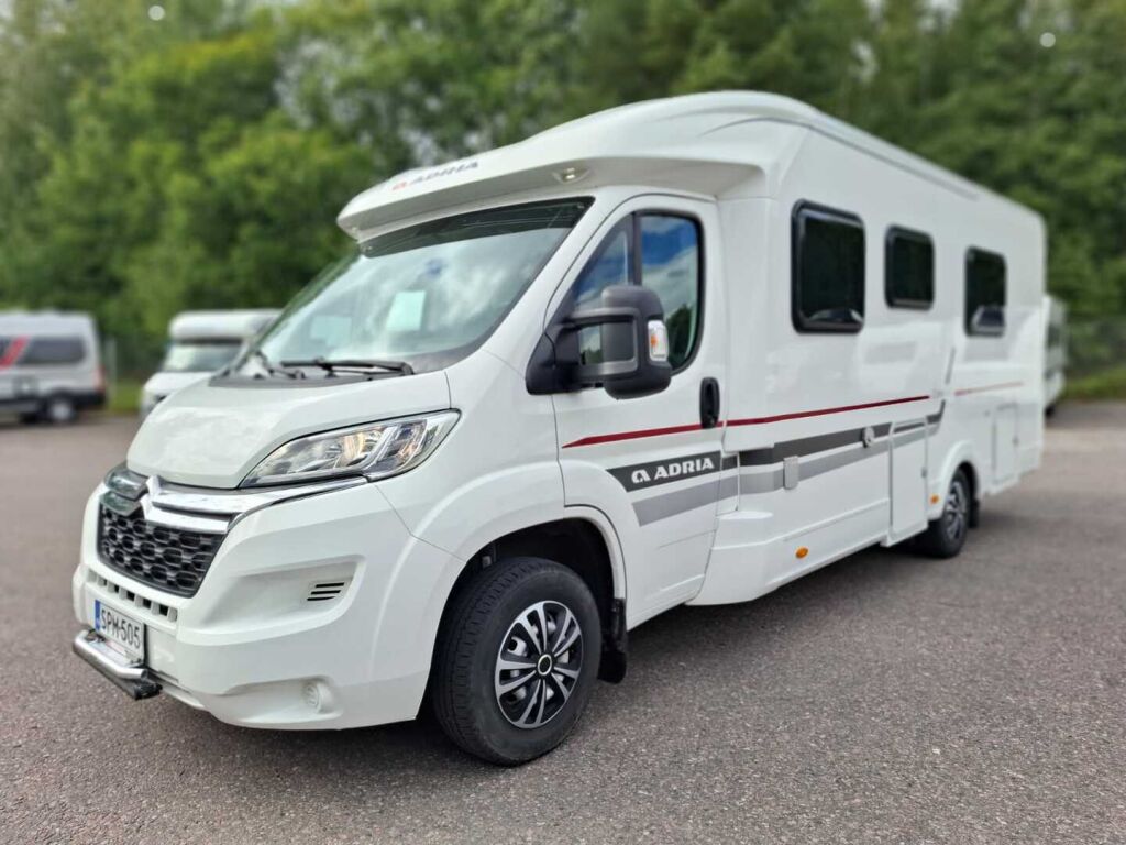 Adria Coral Axess 670 SLT 2017 Valkoinen