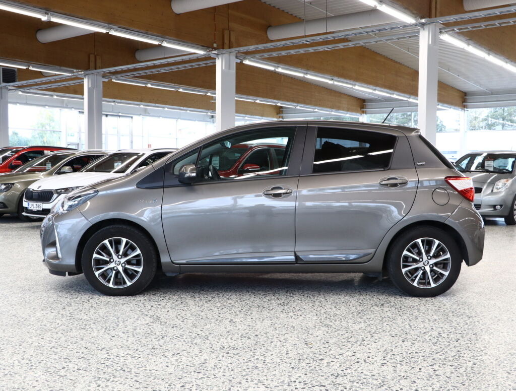 Toyota Yaris 2020 Harmaa