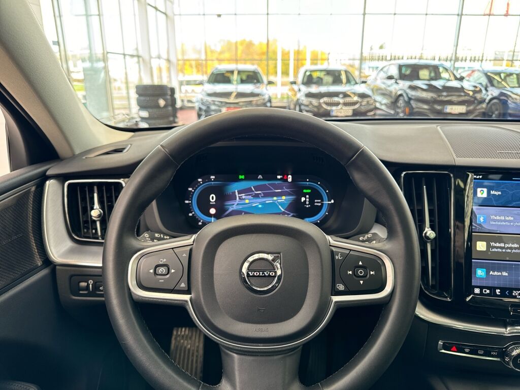 Volvo XC60 2022 Musta