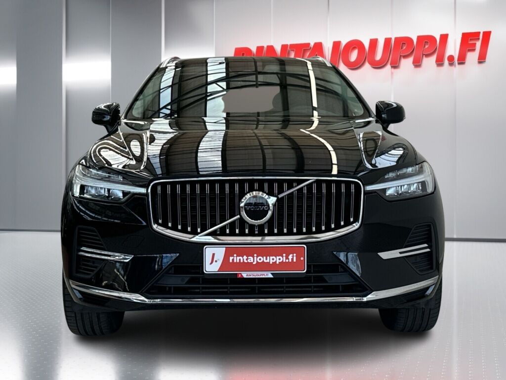 Volvo XC60 2022 Musta