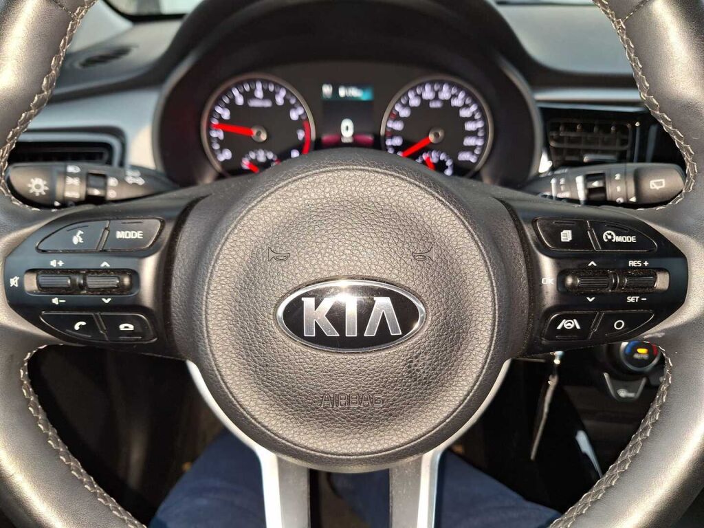 Kia Rio 2021 Musta