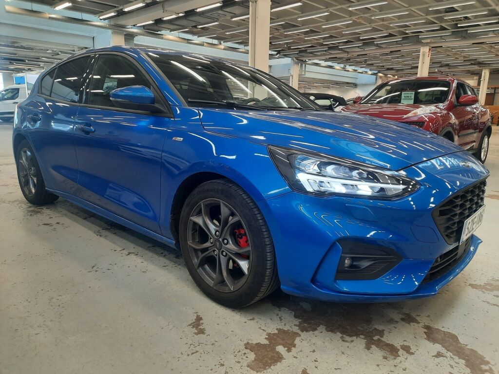 Ford Focus 2021 Sininen