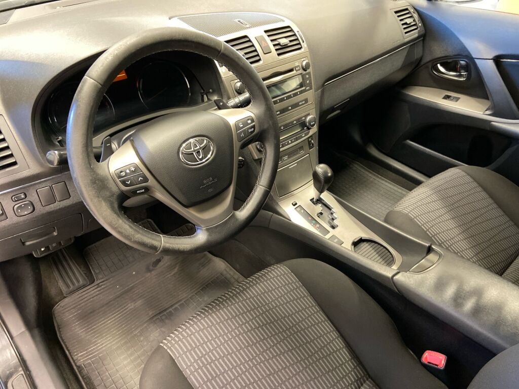 Toyota Avensis 2011 Musta