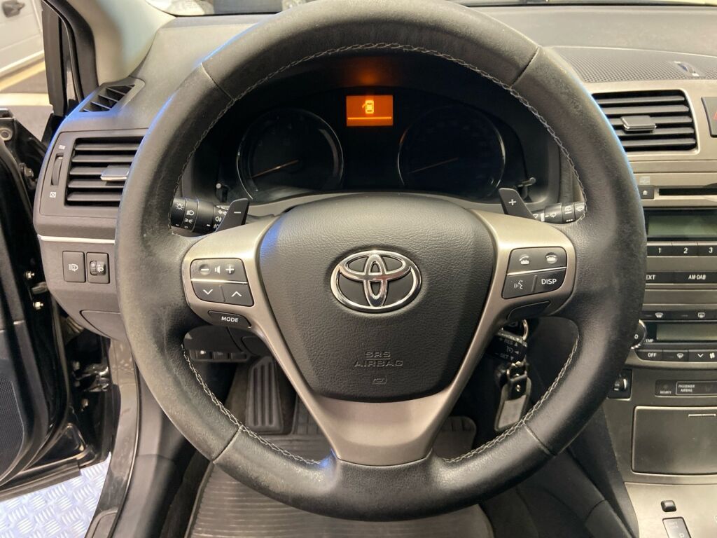 Toyota Avensis 2011 Musta