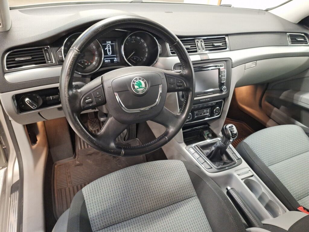 Skoda Superb 2008 Ruskea (beige)