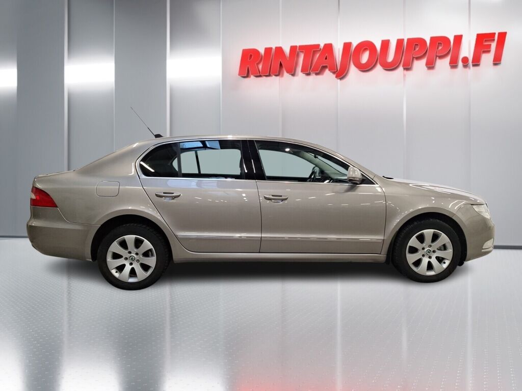 Skoda Superb 2008 Ruskea (beige)