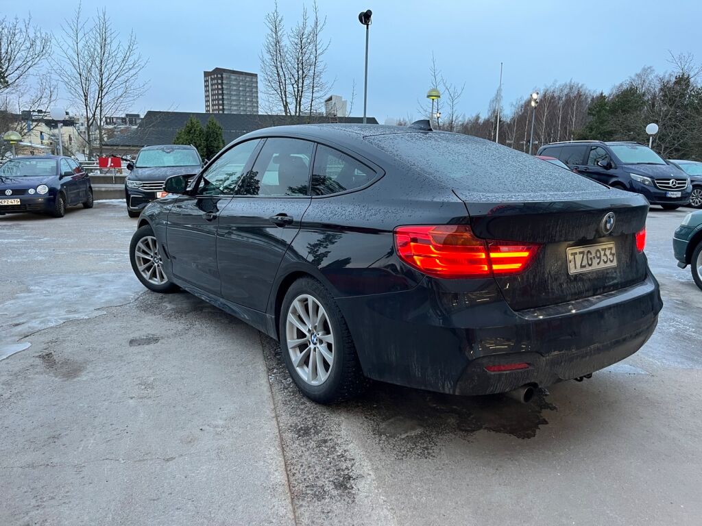 BMW 320 Gran Turismo 2014 Musta