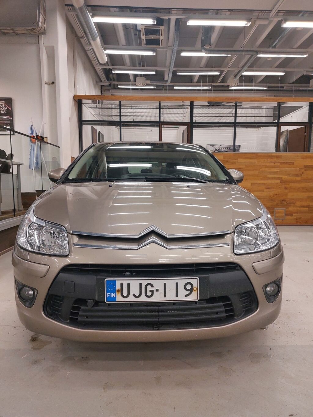 Citroen C4 2010 Ruskea (beige)