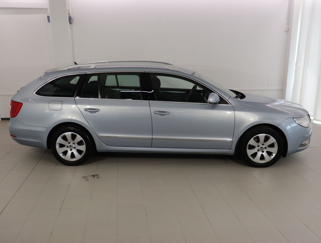 Skoda Superb 2010 Sininen