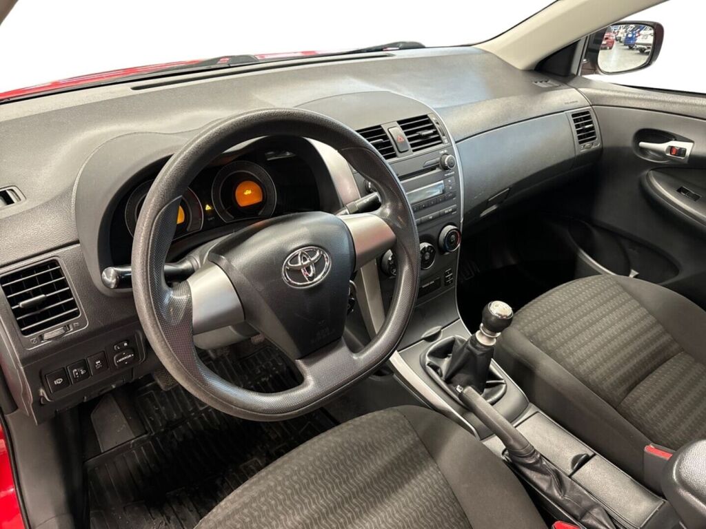 Toyota Corolla 2010 Punainen