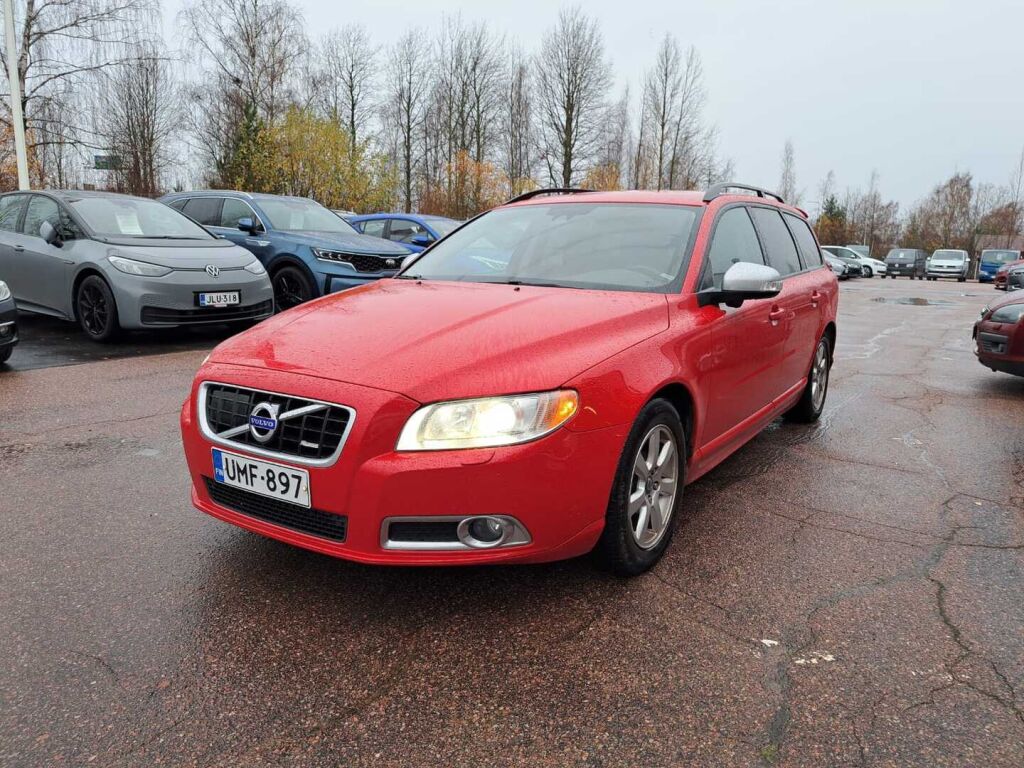 Volvo V70 2010 Punainen