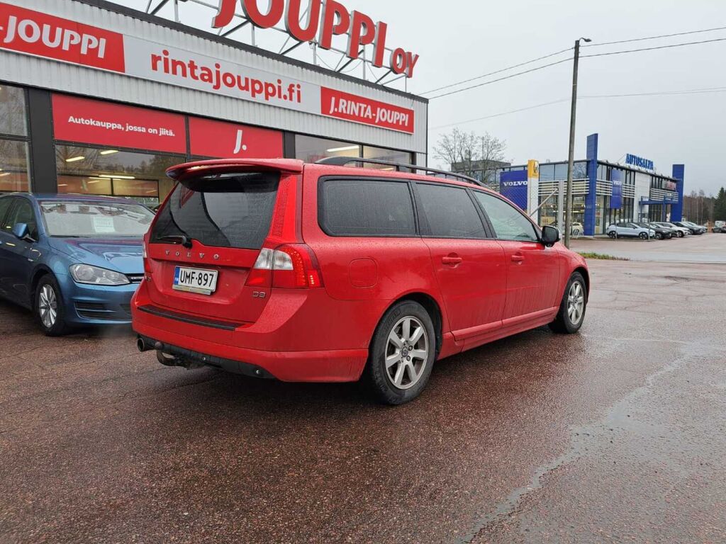 Volvo V70 2010 Punainen