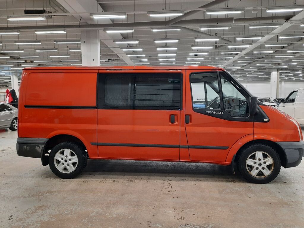 Ford Transit 2013 Punainen