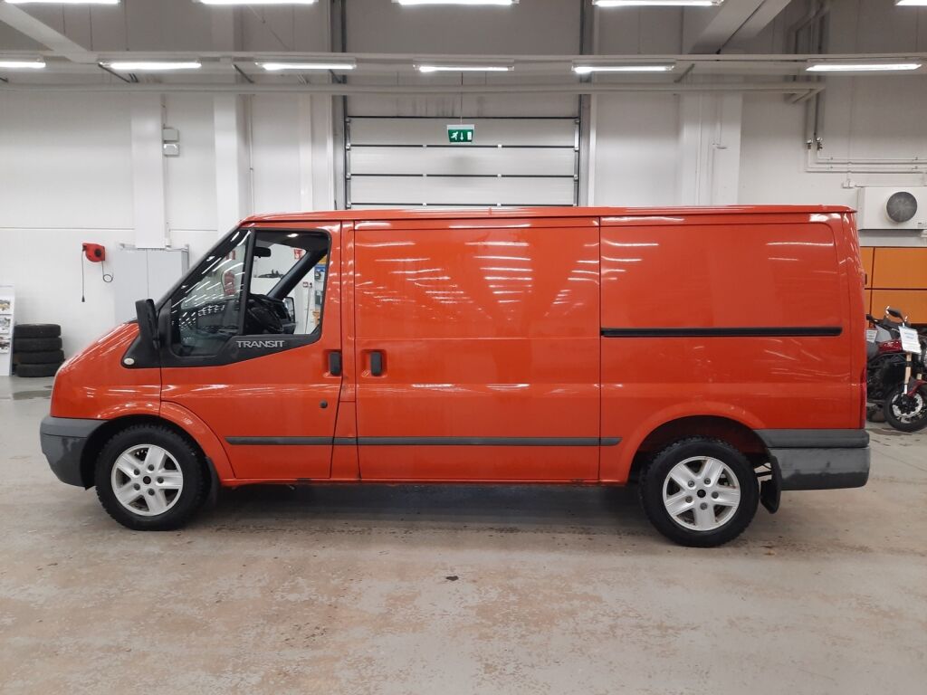 Ford Transit 2013 Punainen