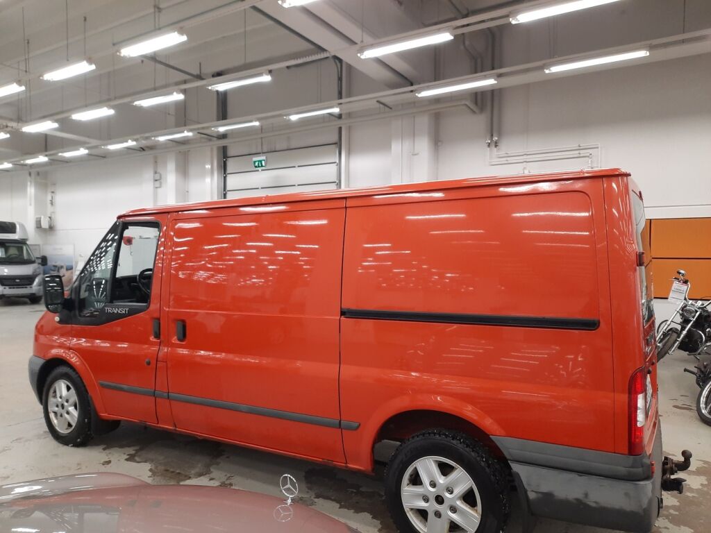 Ford Transit 2013 Punainen