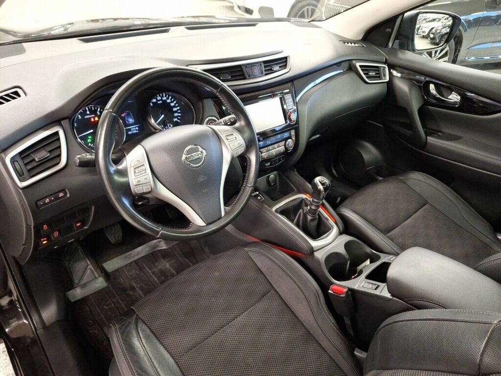 Nissan Qashqai 2015 Musta