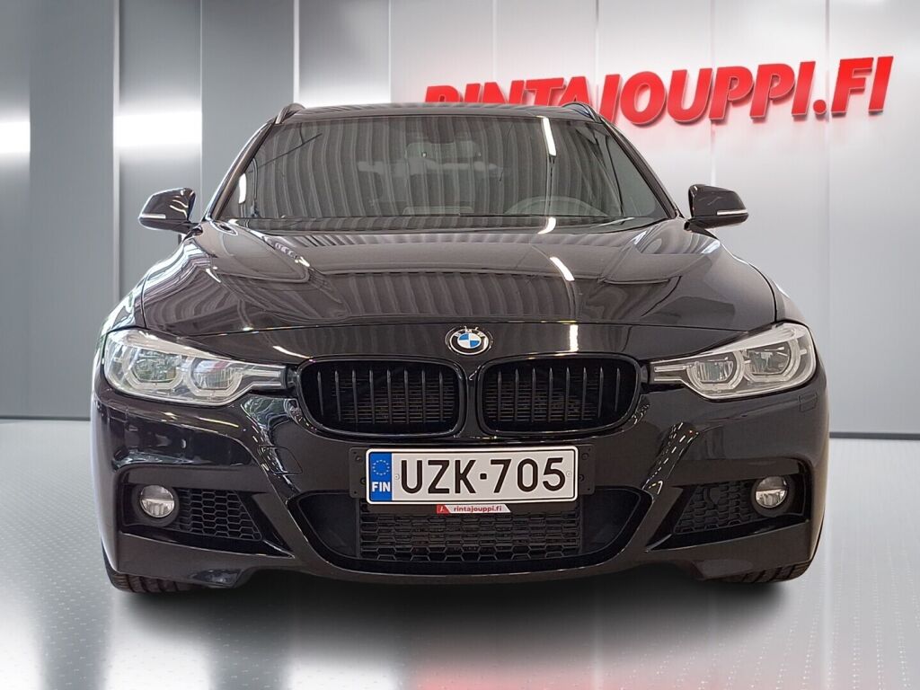 BMW 318 2016 Musta